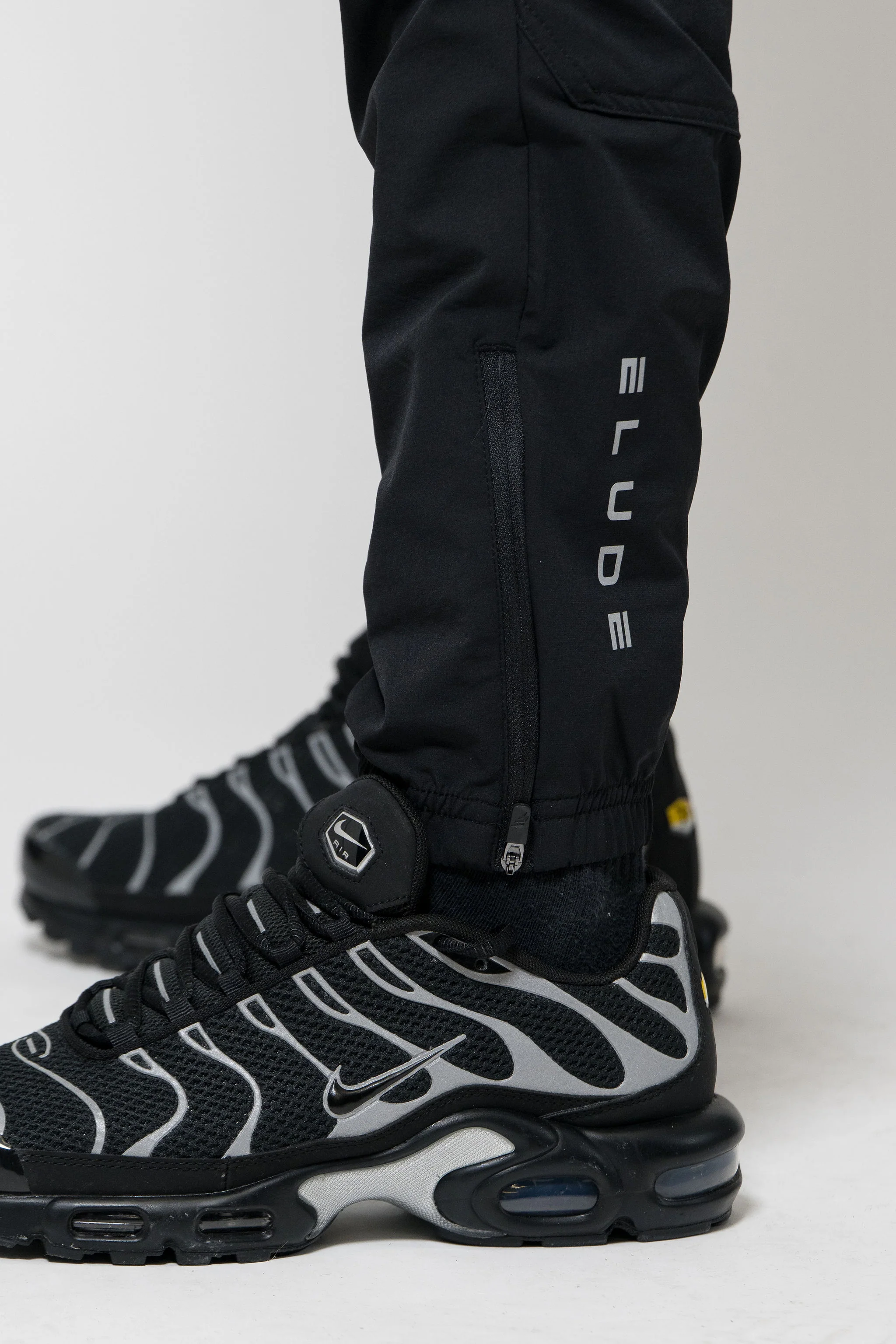 HYBRID TRACKSUIT - BLACK - Image 8