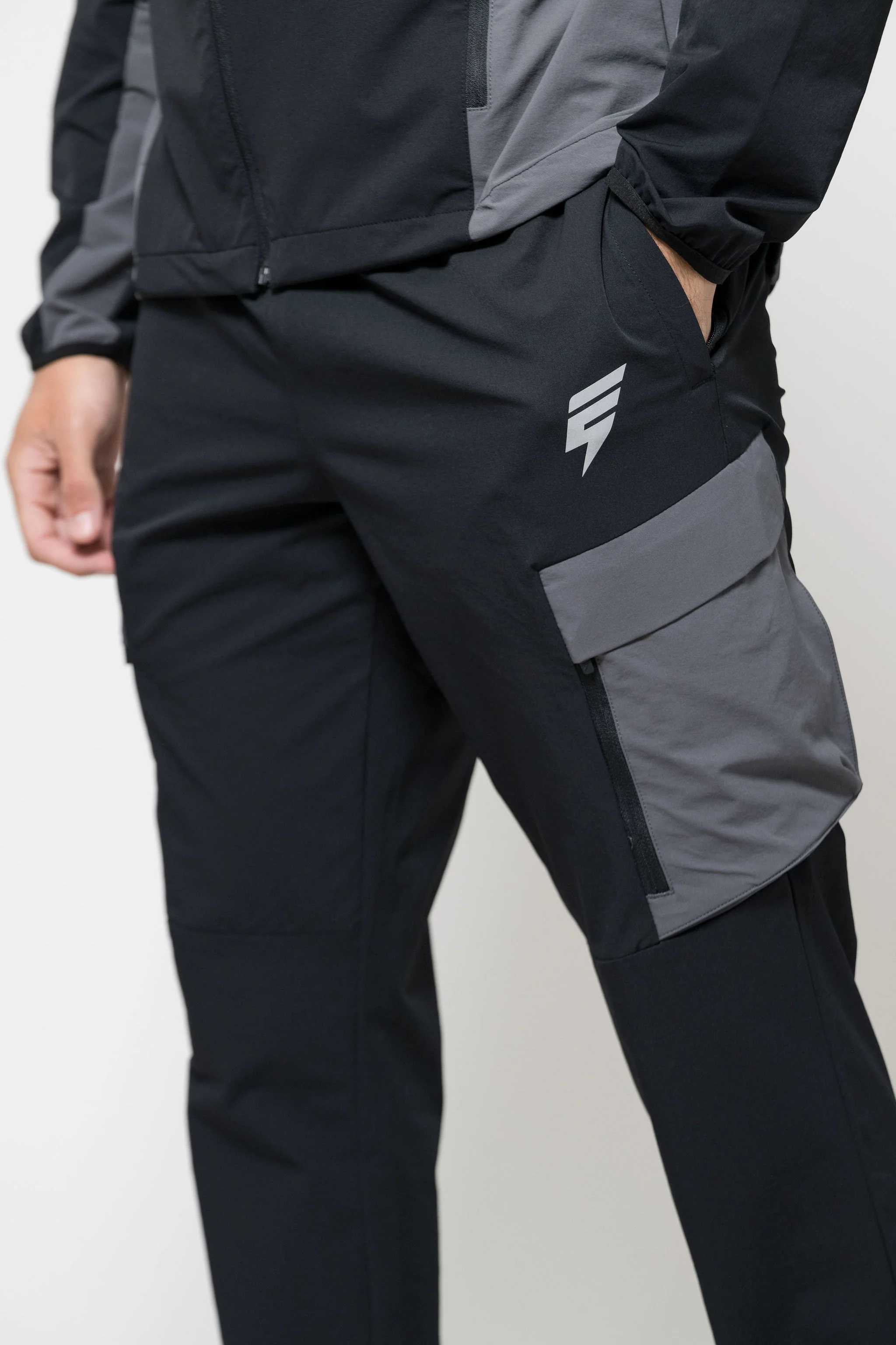 PEAK TRACKSUIT - BLACK/COAL - Image 9